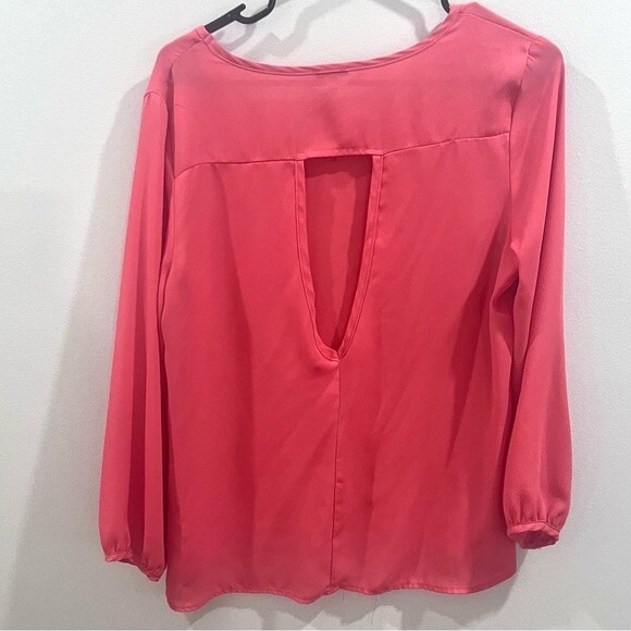Coral color cutout back chiffon blouse size large - Picture 3 of 3
